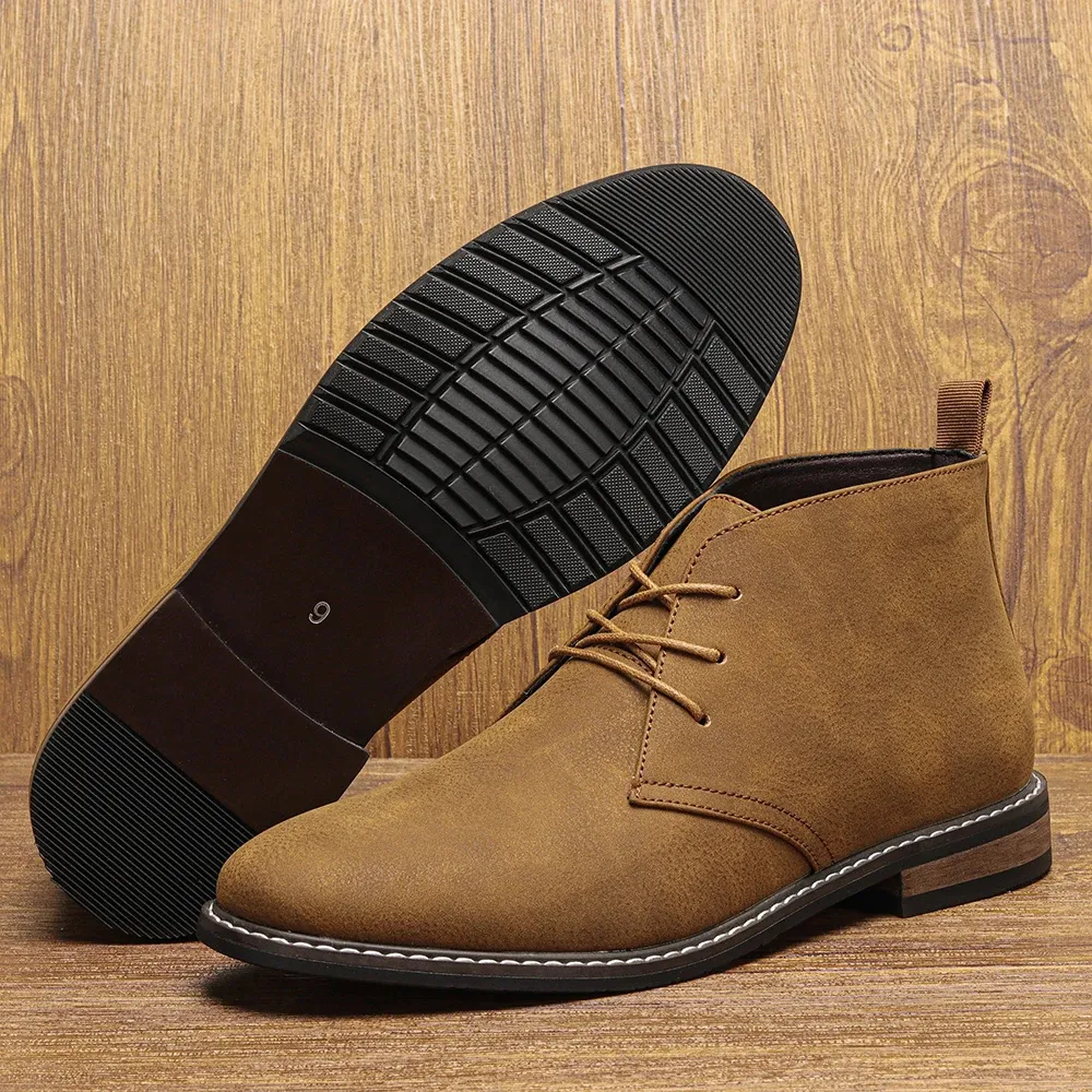 Classic leather chukka boots for men, robust everyday boots